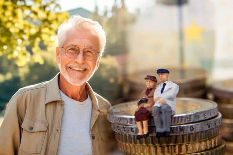 retraite pension homme souriant